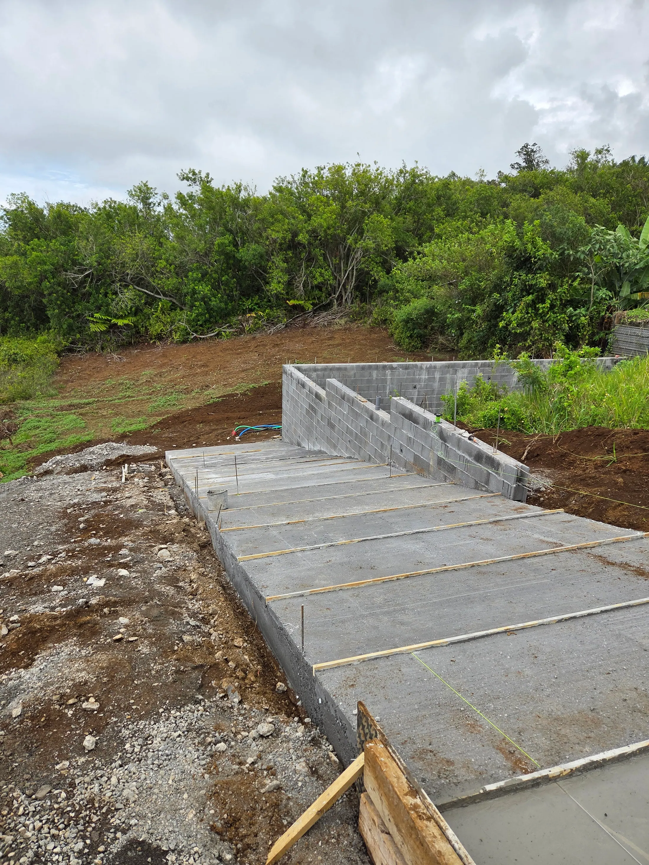 Ouvrage béton et chemin extérieur réalisés